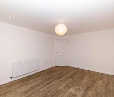4 bedroom detached house to rent - Photo 2