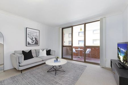 Oversized Apartment In Paramount Position - Photo 3