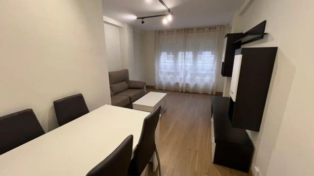 Piso de alquiler en Rúa Pardiñeiros, O Milladoiro - Photo 1