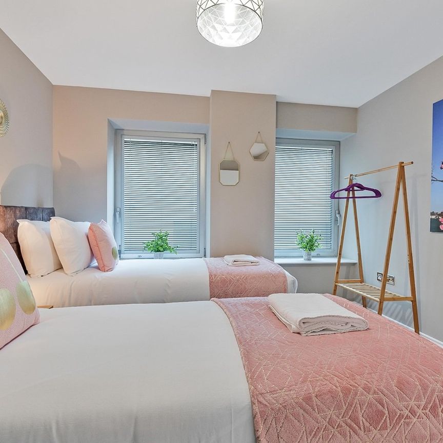 2 Bed Flat, Green Diamond, BN1 - Photo 1