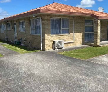 Lovely Brick and Tile Home -3 minutes walk to town - Photo 1