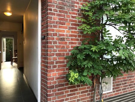Charmante woning met leuke tuin en zuidwest-gericht terras: BEZOEKMOMENT ZIT VOL - Photo 2