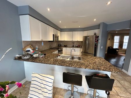 For Lease - 5579 Creditrise Place, Mississauga, Ontario - Photo 4