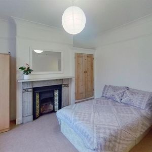 5 bedroom private hall to rent - Photo 2