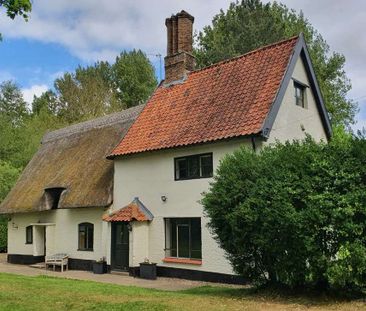 A beautiful detached period property set in a fantastic location. - Photo 4