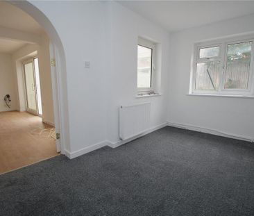 4 bedroom detached house to rent - Photo 2