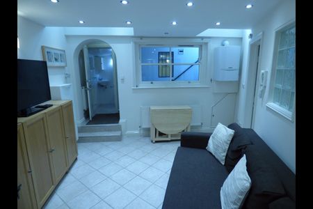 1 Bed Flat, St Lawrence Terrace, W10 - Photo 2