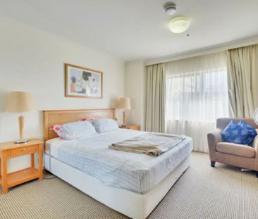 Furnished Studio - Perfect Location - Photo 3