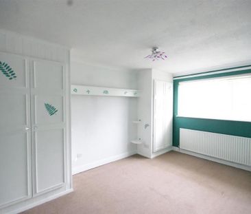 3 bedroom detached house to rent - Photo 3