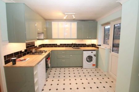 3 bed End Terrace House for rent - Photo 5
