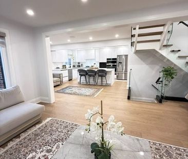 For Lease - 35 Hammond Drive Unit# Main, Aurora, Ontario - Photo 1