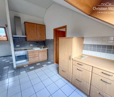 Zur Miete: ruhige 2-Zimmer-Dachgeschosswohnung mit großzügigem Zusc... - Photo 2