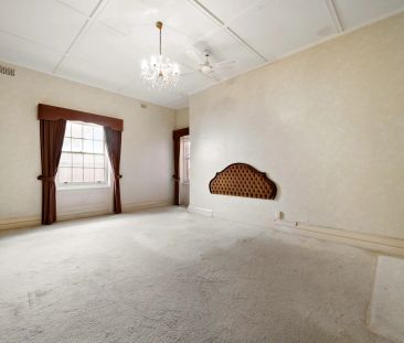 Character Bungalow in Prestigious Heathpool Locale - Photo 5