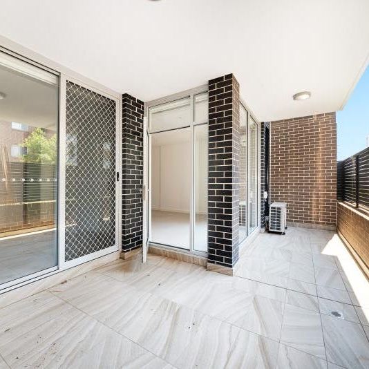 COURTYARD ONE BEDROOM APARTMENT IN THE HEART OF ROSEHILL! - Photo 1