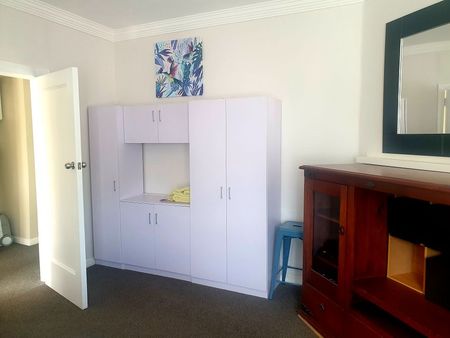 COSY ART DECO APARTMENT - WHITEWARE INCLUDED - Photo 3