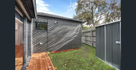 Stylish 2-Bedroom Villa in Prime Oak Park Location - Photo 2