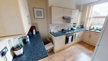 8 Broomfield View, Leeds, LS6 3DH - Photo 5
