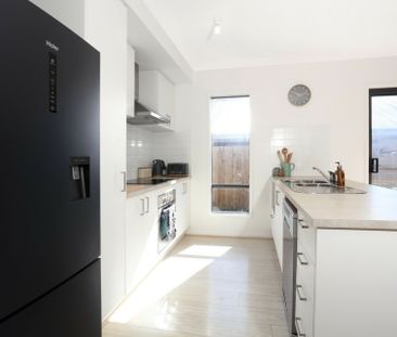 COSY 3 BED HOUSE WITH YARD IN THE HEART OF COOMERA - Photo 3