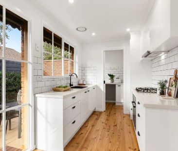 CHIC, STYLISH AND IN A PERFECT LOCATION! - Photo 1