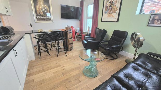 4 bedroom apartment to rent - Photo 1