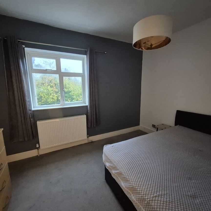 6 Bed Detached House, Hainault Road, E11 - Photo 1