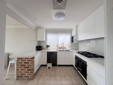 Three Bedroom Residence - Photo 5