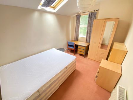 5 Bed Student Accommodation - Photo 4