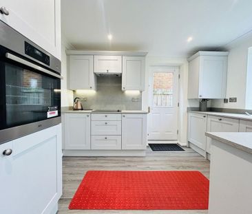 4 bedroom detached house to rent - Photo 2