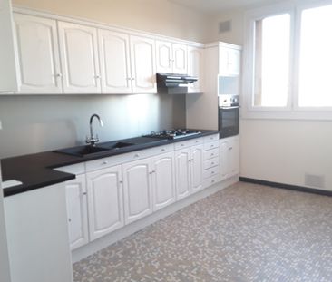 T5 - LA MULATIERE - 3 chambres - 1 balcon - 1 garage - 1 stationnem... - Photo 4