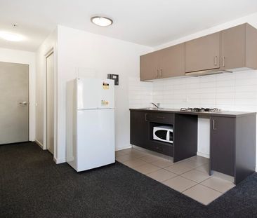 Modern Studio Retreat in the Heart of Glenferrie – Steps from Swinb... - Photo 6