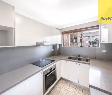 Adorable two bedroom apartment - Photo 3