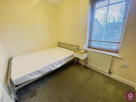 4 bedroom semi-detached house to rent - Photo 3