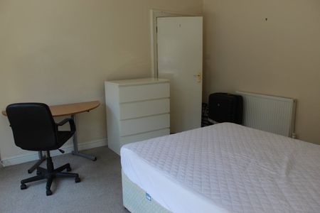 5 Bed Terraced House, Horfield Road, BS2 - Photo 2