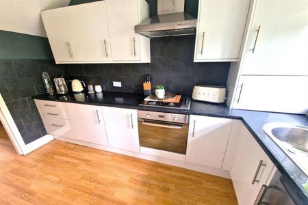 3 Bedroom Semi Detached To Let - Photo 5