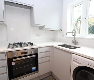 2 bedroom terraced house to rent - Photo 4