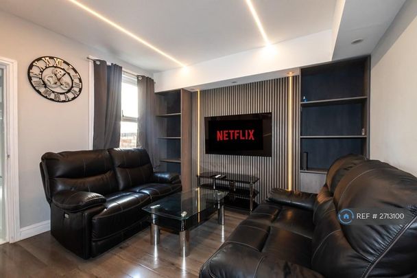 4 bedroom terraced house to rent - Photo 1