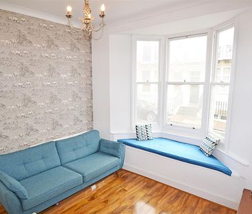 Spacious well presented double bedroom apartment with the sea at the bottom of your street! Offered to let part-furnished. Available 19th August 2024. - Photo 6