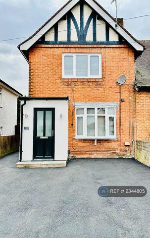 2 bedroom semi-detached house to rent - Photo 4