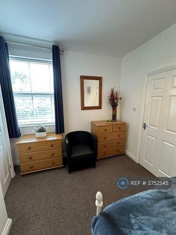 1 bedroom in a house share to rent - Photo 4