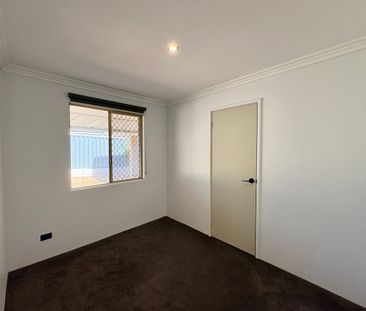 Spacious Family Home with Huge Workshop - Photo 4