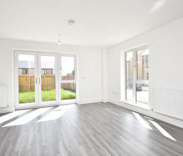 3 bedroom semi-detached house to rent - Photo 6