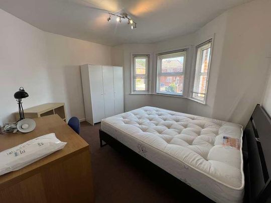 Harefield Road, SO17 - Photo 1