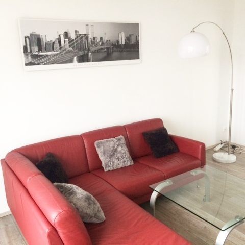 Modern möblierte Wohnung in Monheim - Photo 1