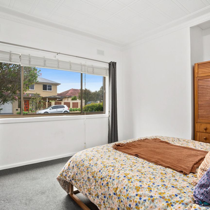 8 Carinmoney Avenue, - Photo 1