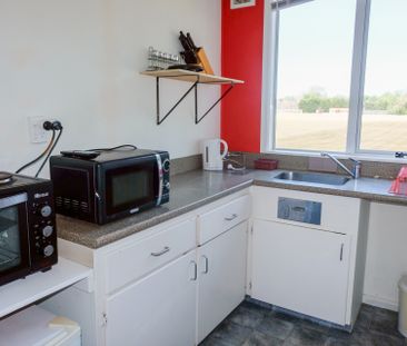 SEMI FURNISHED UNIT - Photo 4