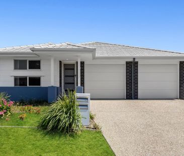 Spacious 4-Bedroom Duplex in Tranquil Collingwood Park - Perfect for Modern Family Living - Photo 2