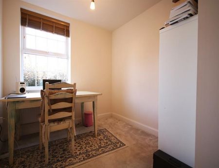 4 Bedroom Detached To Let - Photo 3