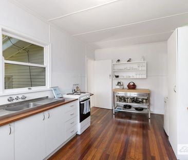 🌸 Charming Coastal Cottage — Walk to the Beach! 🌸 - Photo 6