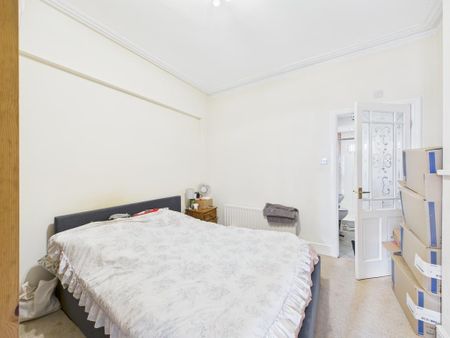 4 bedroom flat to rent - Photo 4