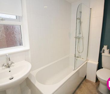 3 bedroom flat to rent - Photo 2